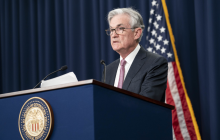 身陷调查，鲍威尔为何顶风现身最高法院？