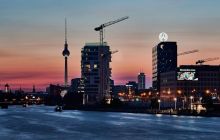 2025 Cryptocurrency ETF Review: Bitcoin and Ethereum Thrive, More Coins Like XRP Join the Feast