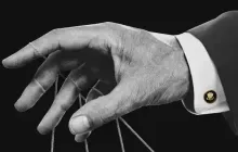 特朗普拥抱加密货币的这一年