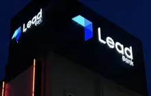 华尔街女狂人、万斯的幕僚和一家百年银行Lead Bank