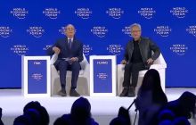 黄仁勋：我们担心 AI 取代工作，可能担心错了方向