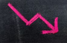 比特币跌破71,000美元，因人工智能驱动的科技股暴跌