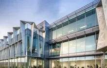 芯片行业最安全的中间商，走上了一条最危险的路