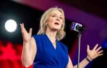 前英国首相认为经济处于“非常负面的轨迹”，表示支持比特币。